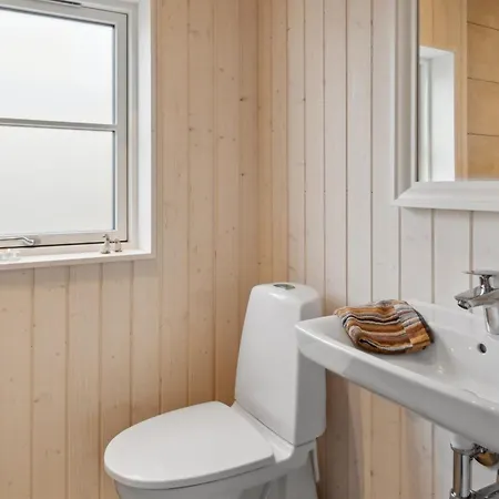 Jonnhild - 450m From The Sea By Interhome Tjørneholm